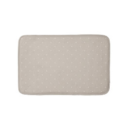 Klein wit stippenpatroon op koele beige greige badmat