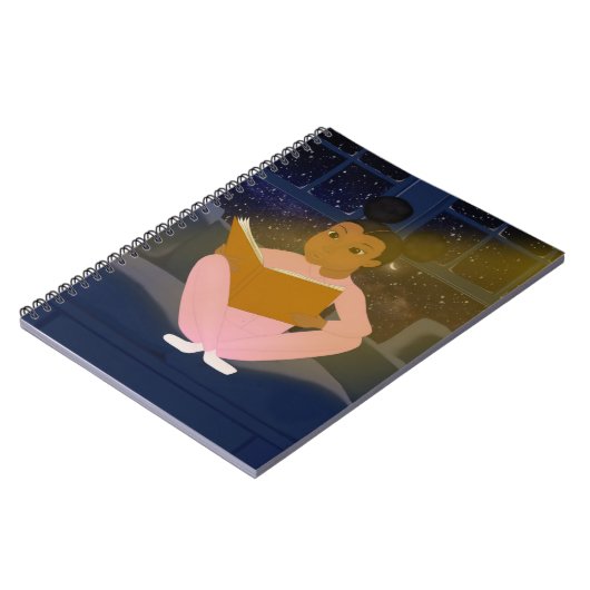 Klein zwart meisje dat notitieboek leest (Linkerzijde)