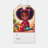 Klein zwart meisje opent Cadeaus Cadeaulabel (Achterkant)