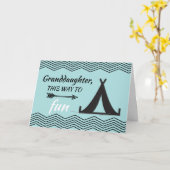 Kleindochter Denking of You op Camp Tent Arrow Kaart (Gele Bloem)