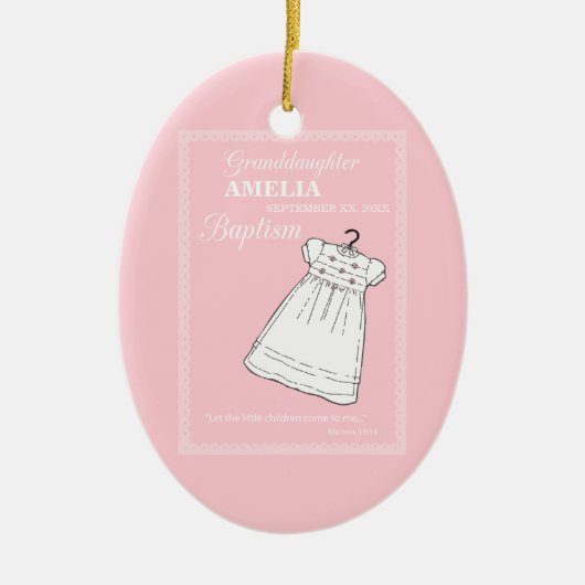 Kleindochter, doopjurk op roze gepersonaliseerd keramisch ornament (Voorkant)