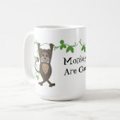 Kleine aap die op de wijnstokken hangt koffiemok (Voorkant links)