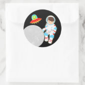 Kleine astronaut in de buitenruimte ronde sticker (Tas)