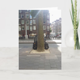 Kleine auto. Elektrische auto. Feestdagen Kaart