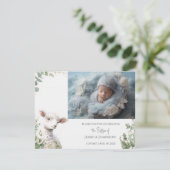 Kleine Baby Lamb en Eucalyptus doop Bedankkaart (Staand voorkant)