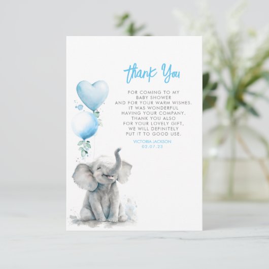 Kleine Baby olifant bedankt (Staand voorkant)