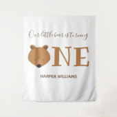 Kleine beer wordt één leuk dier eerste verjaardag wandkleed (Voorkant)