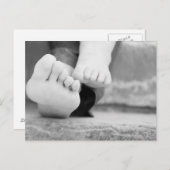 Kleine benen van het kind en zijn moeder briefkaart (Voorkant / Achterkant)