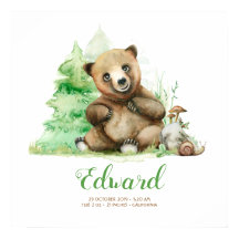 Kleine berenwelp in het bos Cute