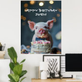 Kleine biggetje knuffelen op een verjaardagstaart poster (Thuiskantoor)