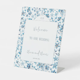 Kleine blauwe bloemen welkom reclamebord met voetstuk