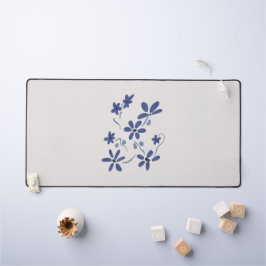 Kleine blauwe romantische bloemen bureaumat