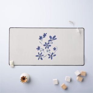 Kleine blauwe romantische bloemen bureaumat