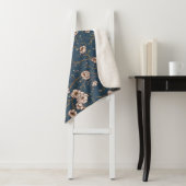 Kleine bloemen lichtblauw patroon sherpa deken (In situ)