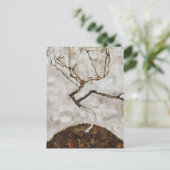 Kleine boom in de late herfst van Egon Schiele Briefkaart (Staand voorkant)