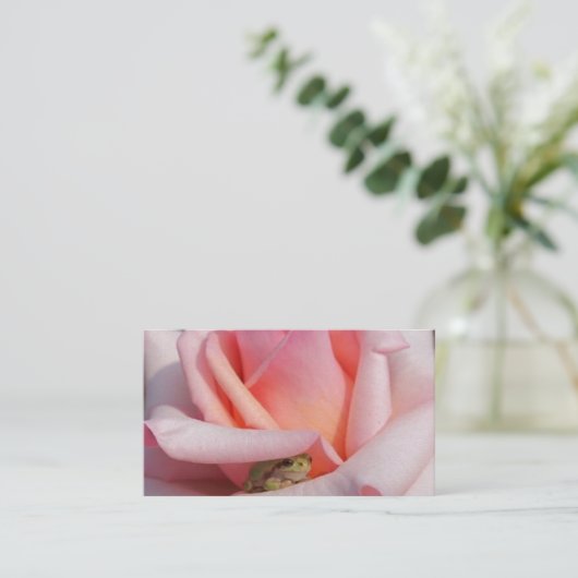 Kleine boomkikker in roze Visitekaartje (Staand voorkant)