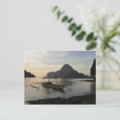 Kleine boot en oceaan briefkaart (Staand voorkant)