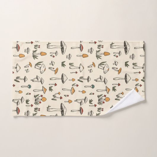 Kleine Bospaddenstoelen op een beige achtergrond Bad Handdoek (Handdoek)