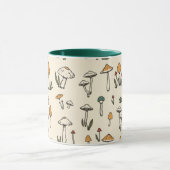 Kleine Bospaddenstoelen op een beige achtergrond Mok (Midden)