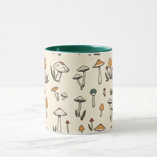 Kleine Bospaddenstoelen op een beige achtergrond Mok (Midden)