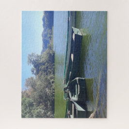 Kleine boten langs een groene kust legpuzzel