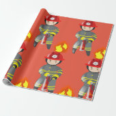 Kleine brandweerman held die brand blust cadeaupapier (Uitgerold)
