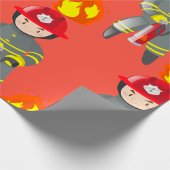 Kleine brandweerman held die brand blust cadeaupapier