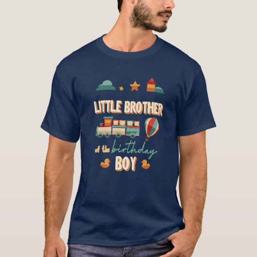Kleine broeder van het 'Birthday Boy Train'-thema T-shirt (Voorkant)