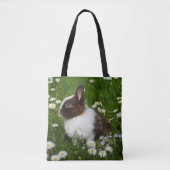Kleine bruine en witte Bunny in bloemen Tote Bag (Voorkant)