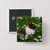 Kleine bruine en witte Bunny in bloemen Vierkante Button 5,1 Cm (Voorkant /achterkant)