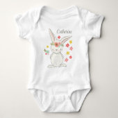 Kleine bunny met bloemen gepersonaliseerd meisje romper (Voorkant)