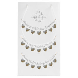 kleine cadeautas met cadeau voor bruiloft met pare