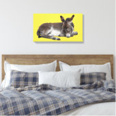 Kleine chocolade ezel Baby veulen leggen Canvas Afdruk (Insitu (Slaapkamer))