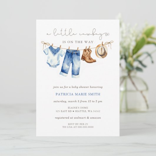 Kleine Cowboy Is Onderweg Jongens Baby Shower Kaart (Staand voorkant)