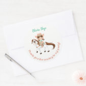 Kleine Cowgirl op de verjaardag van paardenmeisjes Ronde Sticker (Envelop)