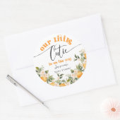 Kleine cutie is op de weg baby shower ronde sticker (Envelop)