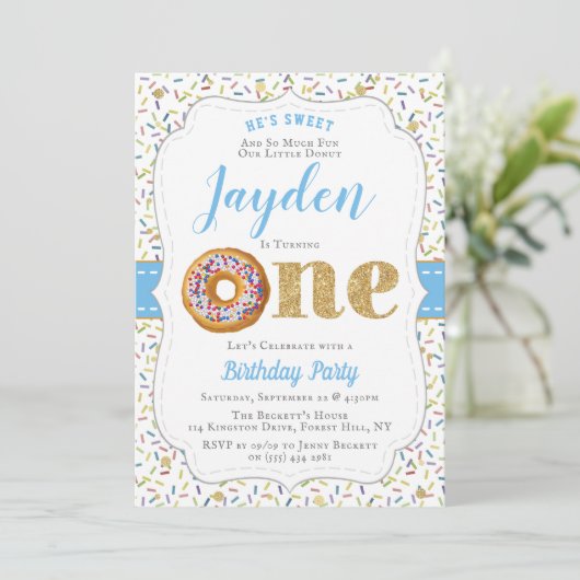 Kleine Donut Boys 1st Birthday Uitnodigingen (Staand voorkant)
