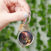 Kleine Draak, Grote Energie – De Ember Clockling Sleutelhanger (Hand)