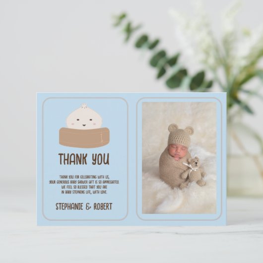 Kleine Dumpling Op De Weg Blauw Baby shower Foto Bedankkaart (Staand voorkant)