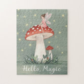 Kleine fee zit bovenop een paddestoel en gloeit legpuzzel (Verticaal)