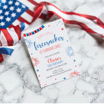 Kleine Firecracker | Zomer-kinderen-Birthday-feest Kaart<br><div class="desc">Maak je klaar om de hemel te verlichten met onze "Little Firecracker" Summer Kids Verjaardagsfeestuitnodiging! Vier in stijl met deze perfecte mix van 1e verjaardag opwinding en Independence Day spirit. Of het nu een zomerse verjaardag is of een 4-de-julibash, deze uitnodiging zet het podium voor een feestelijke gelegenheid. Versierd met...</div>