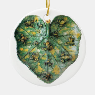 KLEINE FROGS OP EEN GROENE LEAF KERAMISCH ORNAMENT