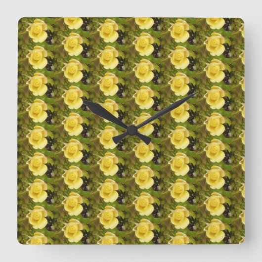 Kleine gele rosebuds Square Clock Vierkante Klok (Voorkant)