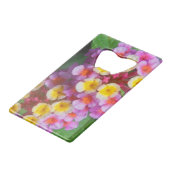 Kleine gele roze en Paarse tropische bloemen Creditkaart Flessenopener (Voorkant Gekanteld)