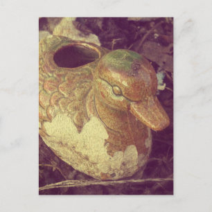 Kleine glazen knuppel die in een tuin zit briefkaart