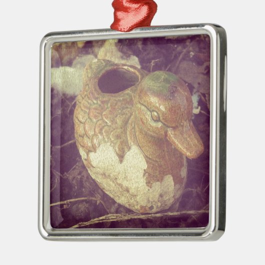 Kleine glazen knuppel die in een tuin zit metalen ornament (Links)