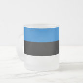 Kleine glazen mok met vlag van Estland (Voorkant links)