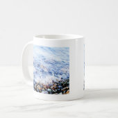 Kleine golven en kleurrijke stenen koffiemok (Voorkant links)