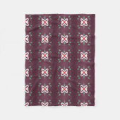 Kleine gooi in pruim en wit fleece deken (Voorkant)