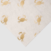 Kleine gouden krabben op een gebroken witte loskop tissuepapier (Detail)